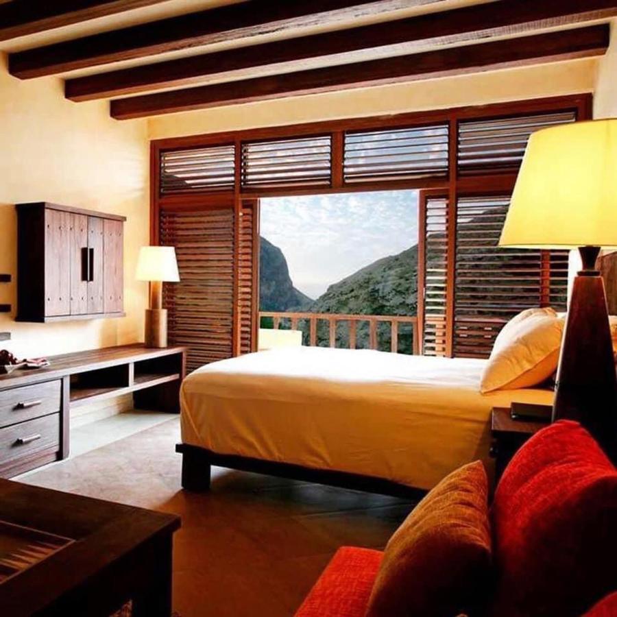 Hotel Ma'In Hot Springs Esterno foto A room at the Four Seasons Hotel