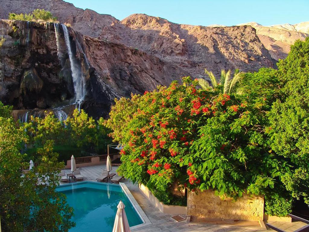 Hotel Ma'In Hot Springs Esterno foto The resort's pool