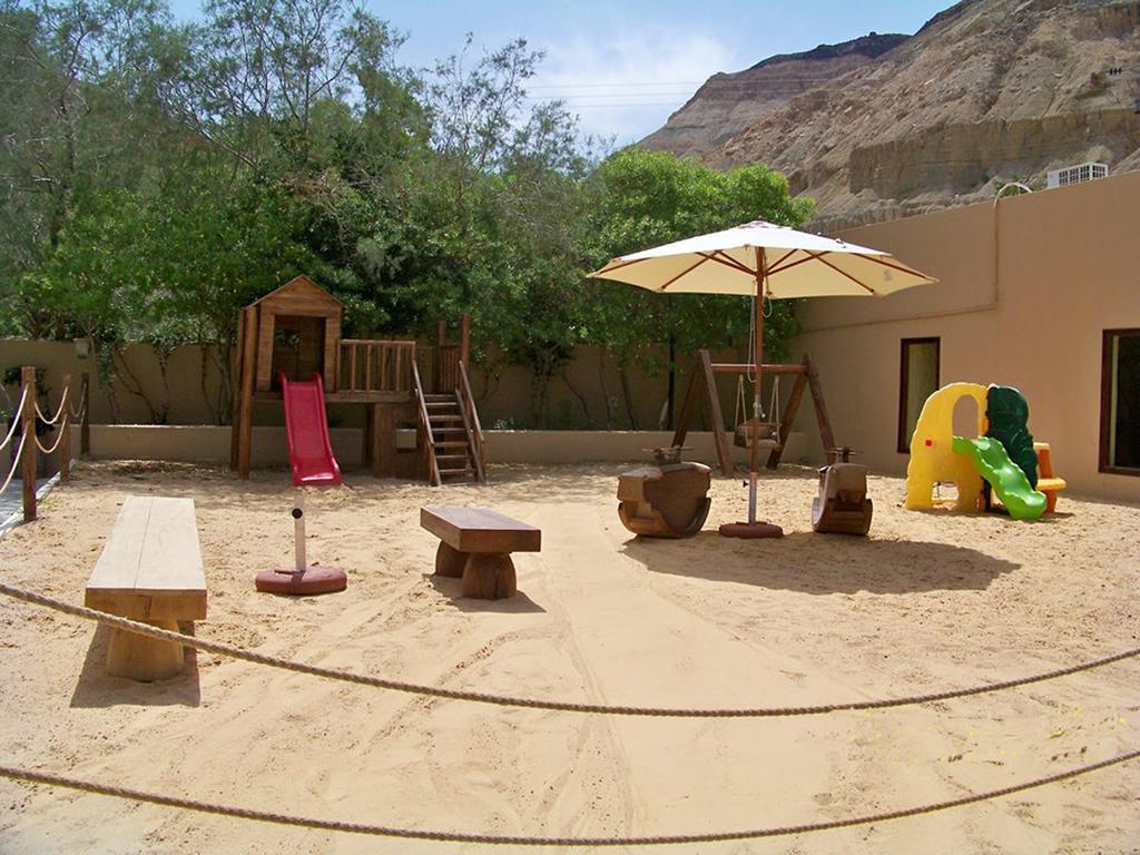 Hotel Ma'In Hot Springs Esterno foto A sandpit at a school in Israel