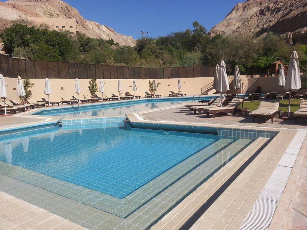 Hotel Ma'In Hot Springs Esterno foto The pool at the hotel