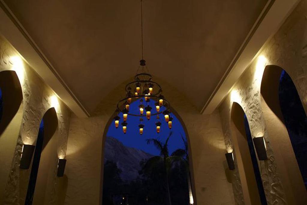 Hotel Ma'In Hot Springs Ristorante foto The interior of the church