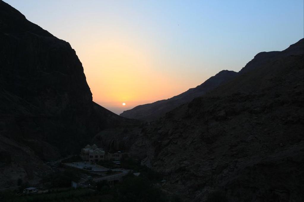 Hotel Ma'In Hot Springs Esterno foto Sunset over the mountains