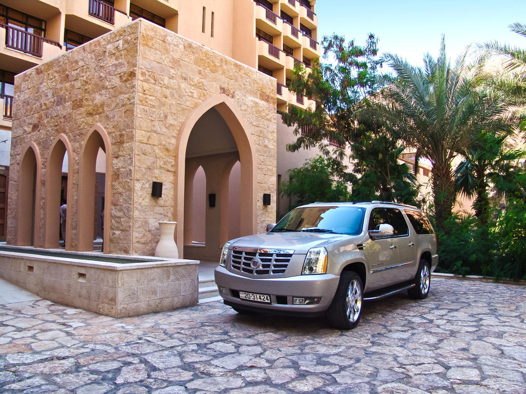 Hotel Ma'In Hot Springs Esterno foto The 2008 Cadillac Escalade